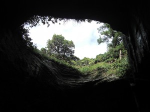 No.047 「堂が島の洞窟ポッカリ」